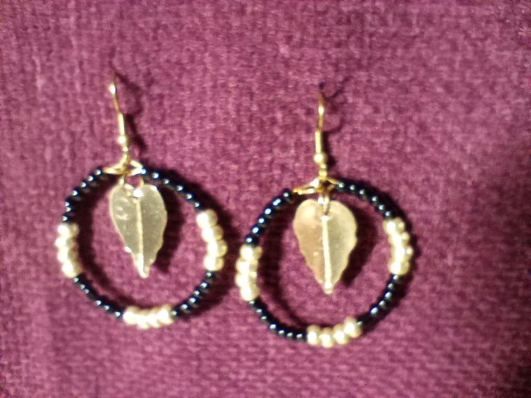 Guatemalan leaf drop earrings - black - £32