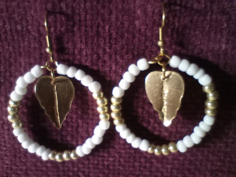 Guatemalan leaf drop earrings - white - £32